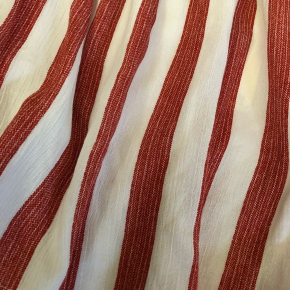 🌸🌾 SOLD!!!!!!Beautiful Off the shoulder top🌸🌾 - Picture 2 of 3